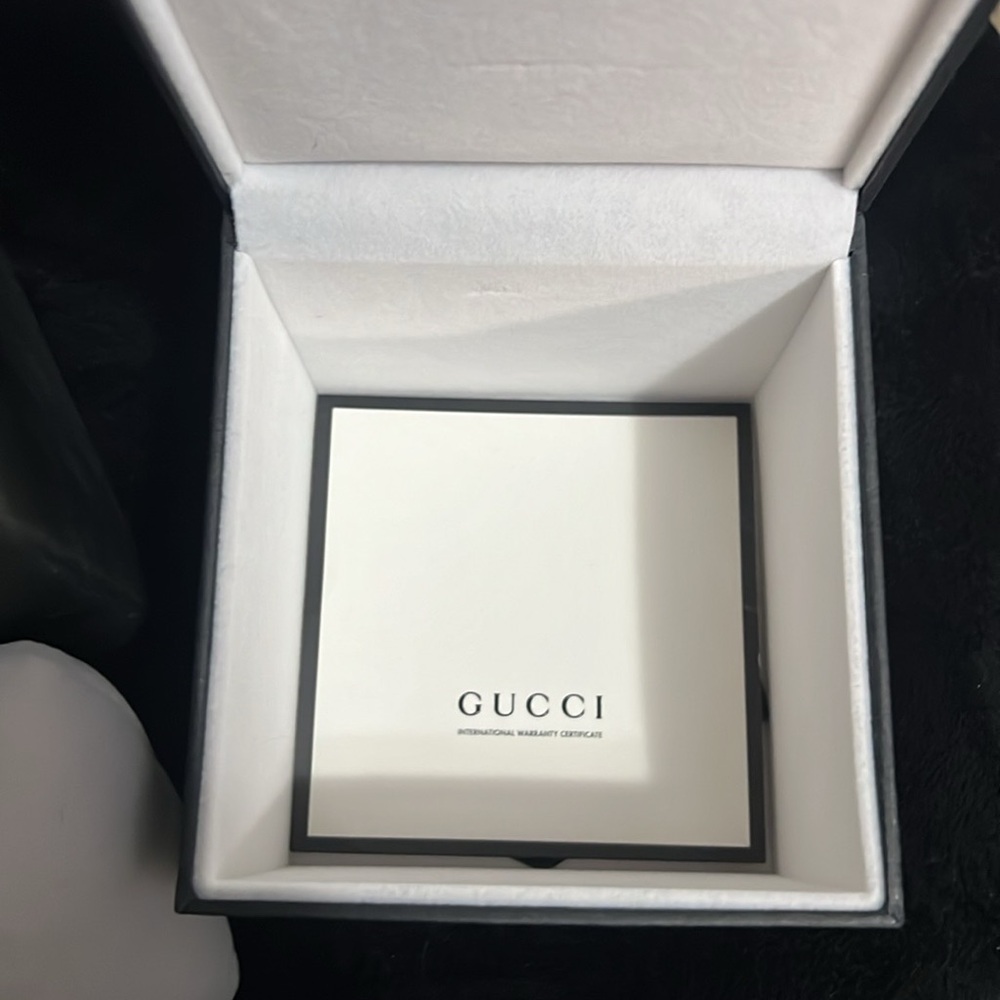 !!DEAL ALERT!!
Gucci Sync Watch “Red” - Picture 5 of 6